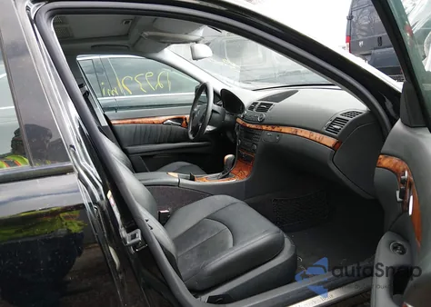 2003 Mercedes-Benz E 320 z USA, uszkodzony, nr VIN WDBUF65J63A157839